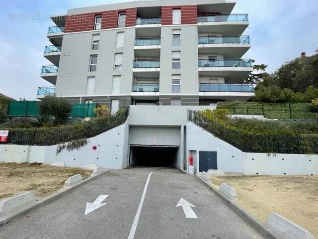 Parking à SAINT-LAURENT-DU-VAR