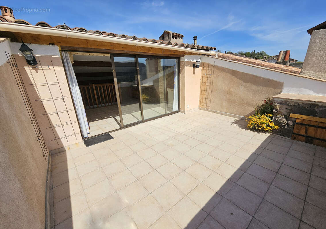 Appartement à BAGNOLS-EN-FORET