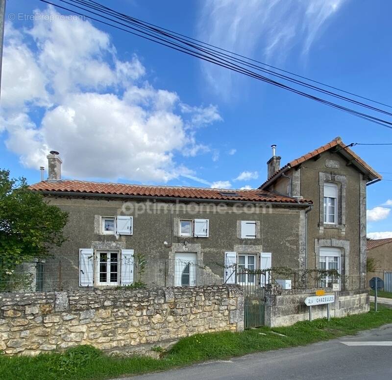 Maison à CHAZELLES