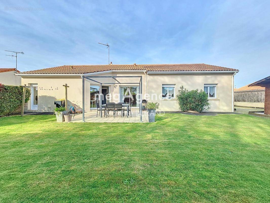 Maison à SAINT-MACAIRE-EN-MAUGES