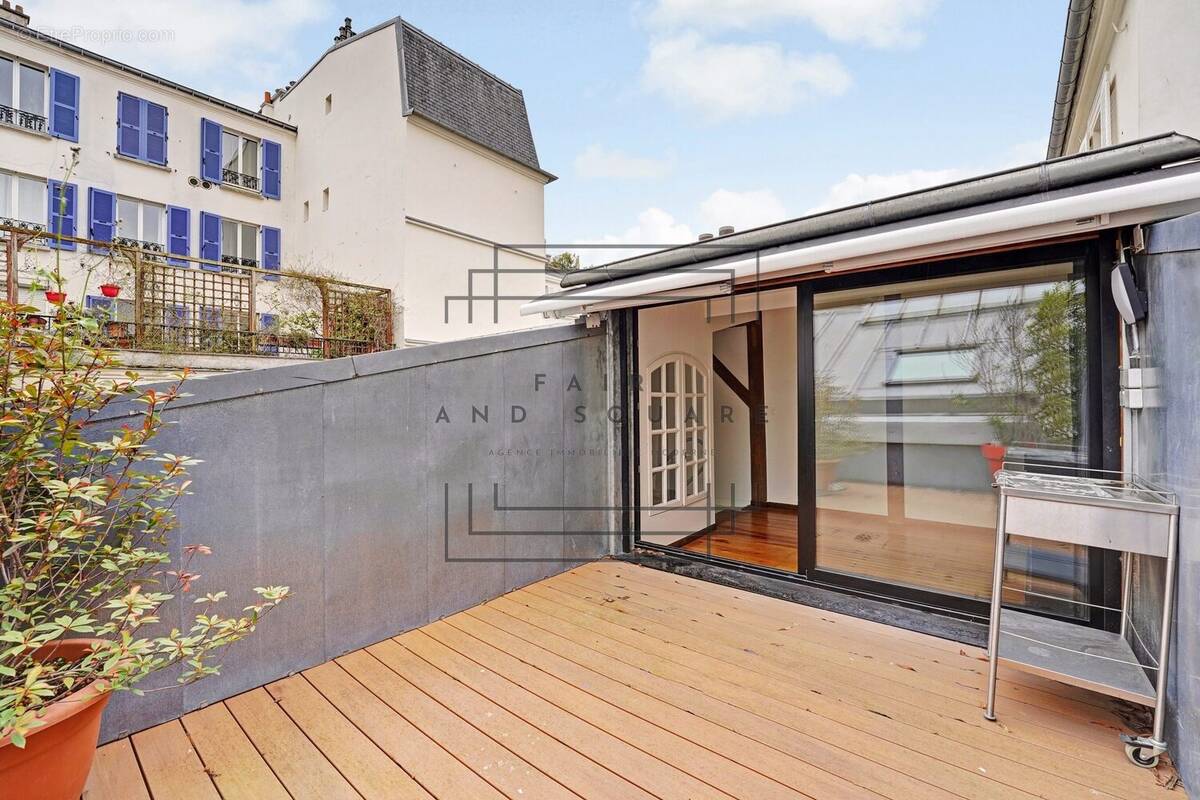 Maison à PARIS-9E