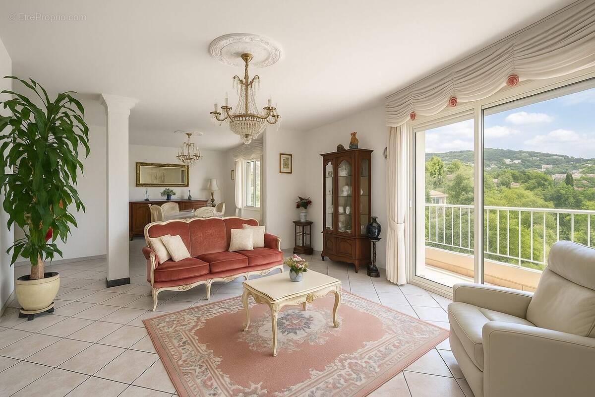 Salon (double-séjour) de 16,60 m2 - Appartement à CANNES