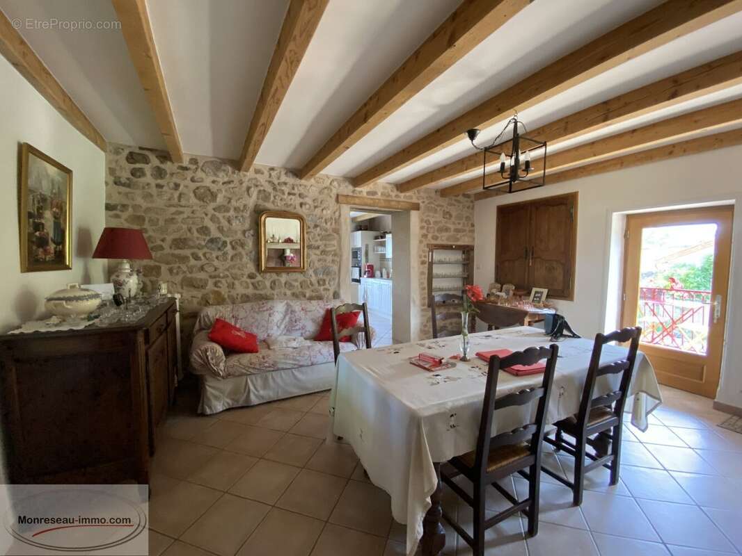 Maison à PRESSY-SOUS-DONDIN
