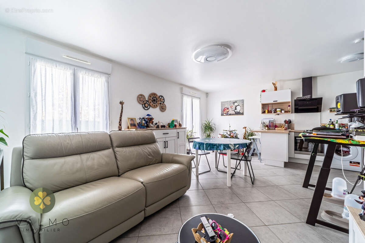 Maison à LA QUEUE-LES-YVELINES