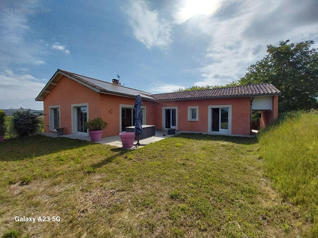 Maison à ESTRABLIN
