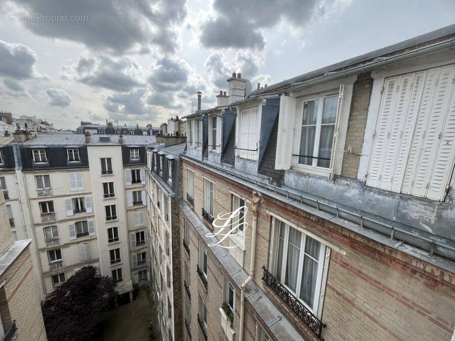 Appartement à PARIS-16E