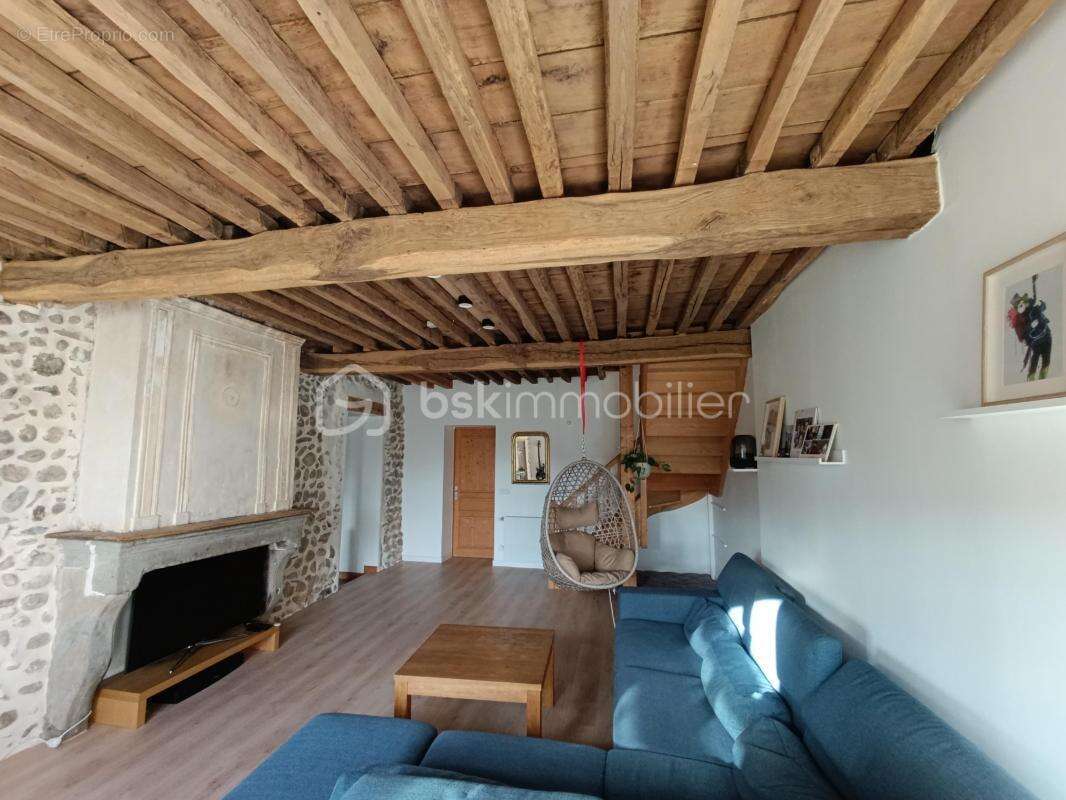 Maison à CHARNECLES