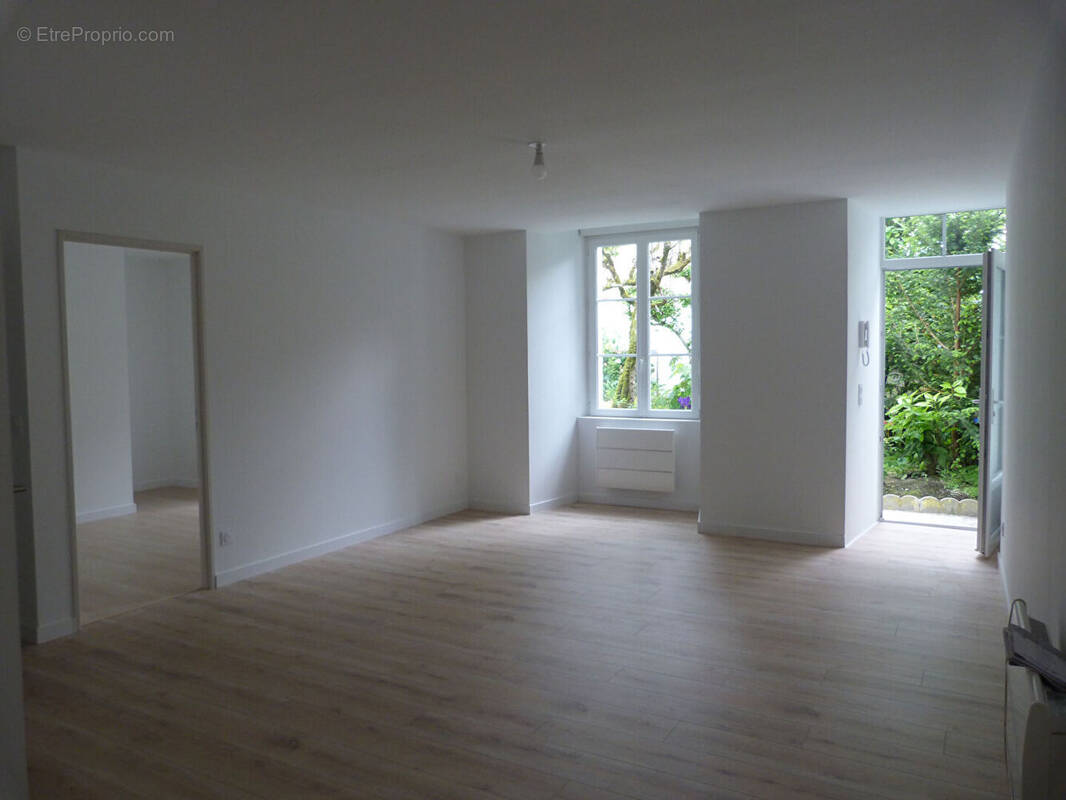 Appartement à COSSE-LE-VIVIEN