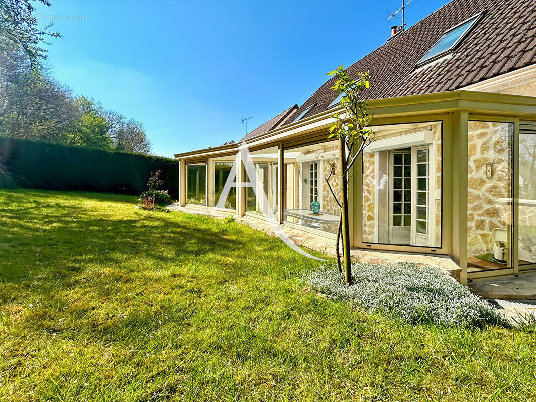 Maison à LES CLAYES-SOUS-BOIS