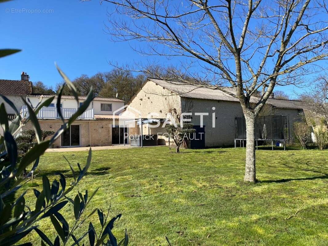 Photo 1 - Maison à CIVAUX