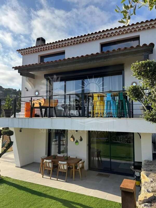 Maison à ROQUEBRUNE-SUR-ARGENS