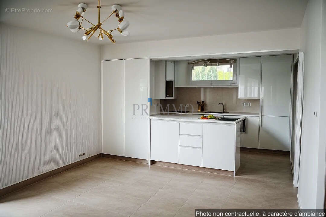 Appartement à ROQUEBRUNE-SUR-ARGENS