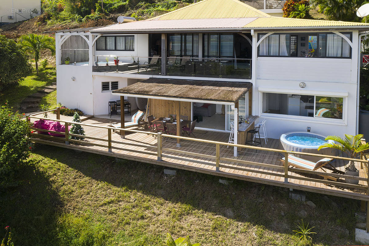 Maison à LES TROIS-ILETS