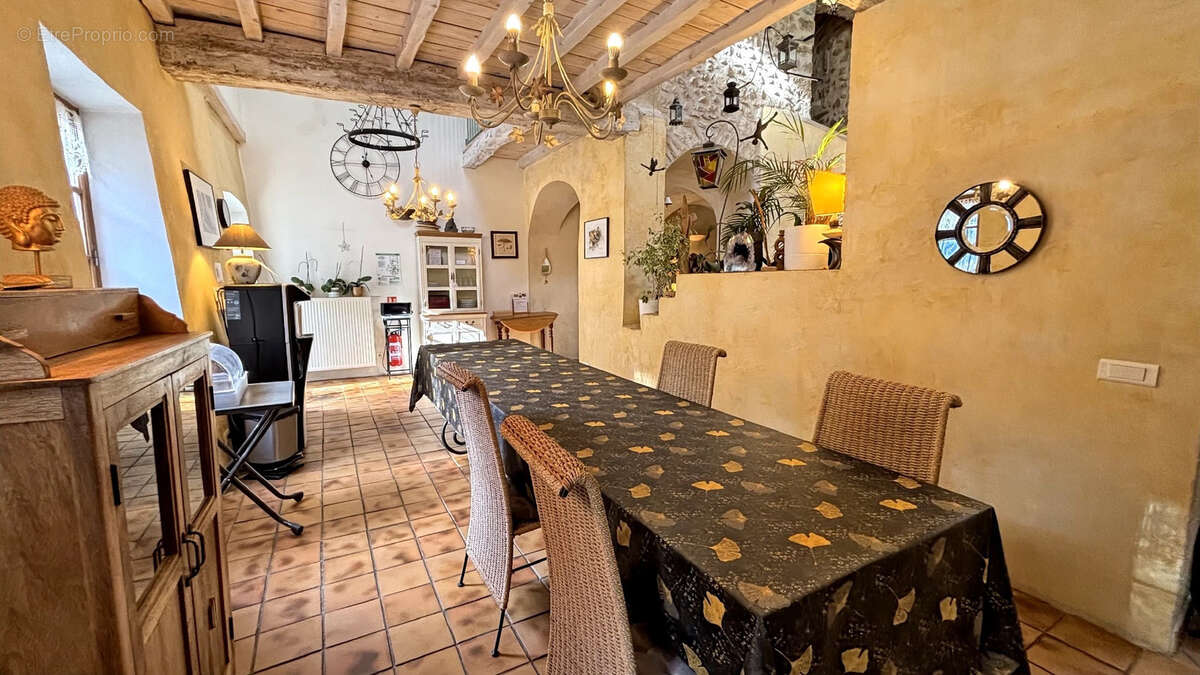Maison à MIRMANDE