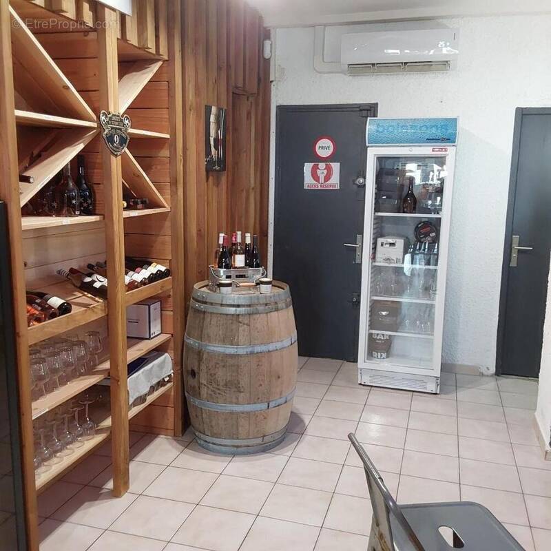 Photo 1 - Commerce à FLEURY