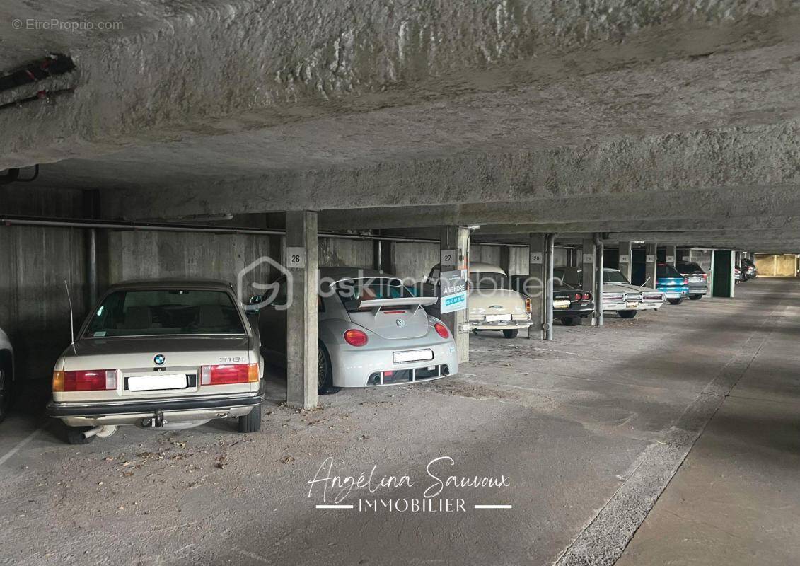 Parking à SAINT-SEBASTIEN-SUR-LOIRE