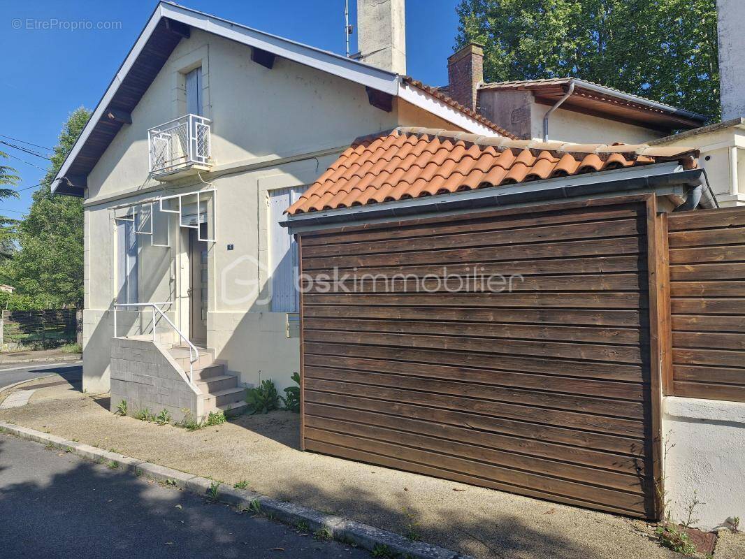 Maison à PINEUILH