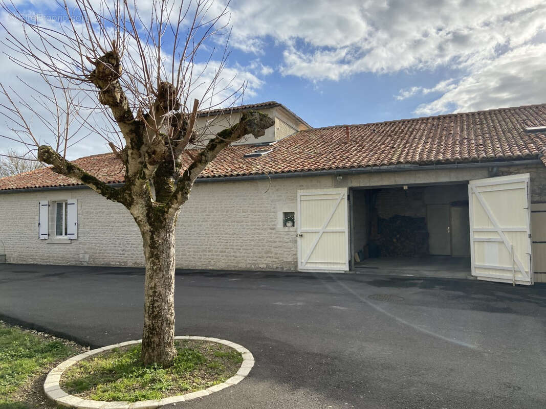 Maison à SEGONZAC