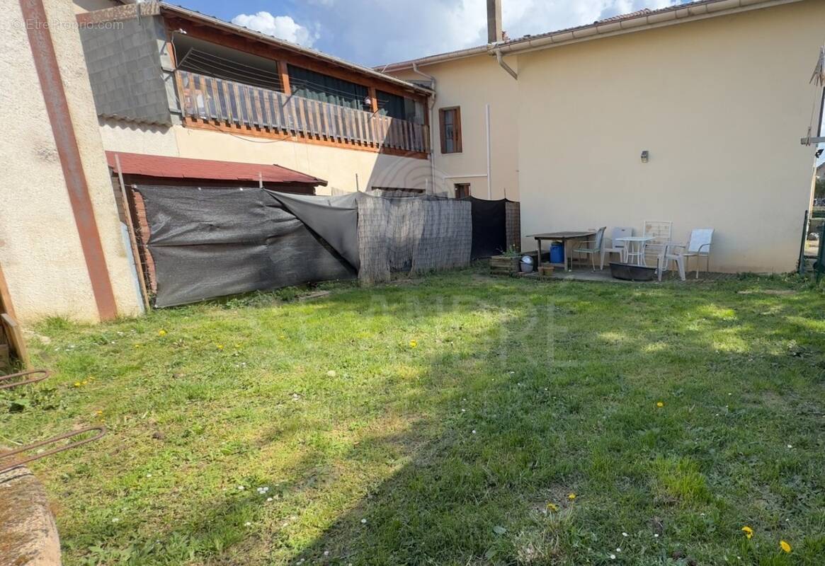 Appartement à SAINT-SIMEON-DE-BRESSIEUX