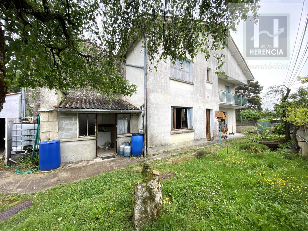 Maison à FLEAC