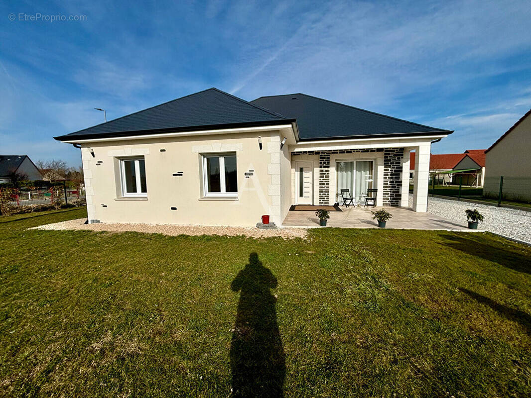 Maison à CONTRES