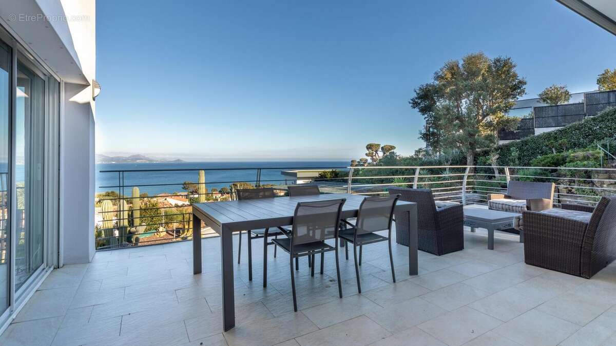 Photo 3 - Maison à ROQUEBRUNE-SUR-ARGENS