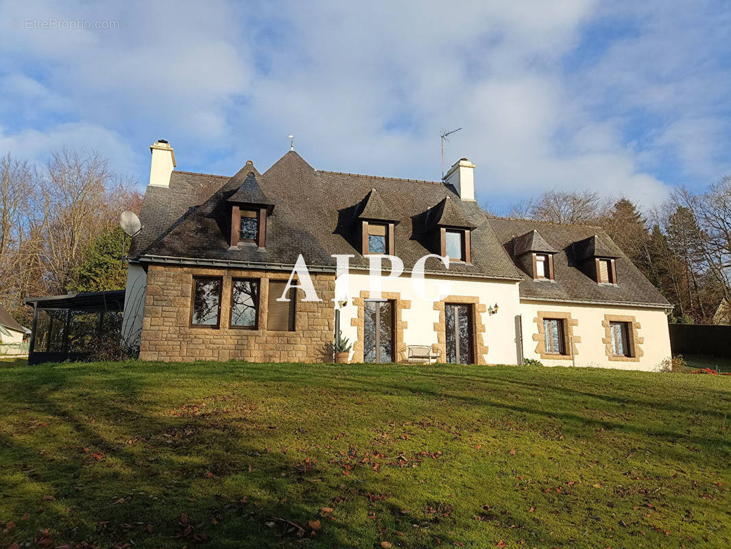 Maison à MUR-DE-BRETAGNE