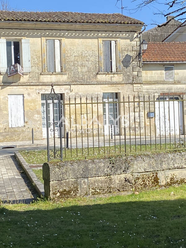 Maison à SAINT-SULPICE-DE-FALEYRENS