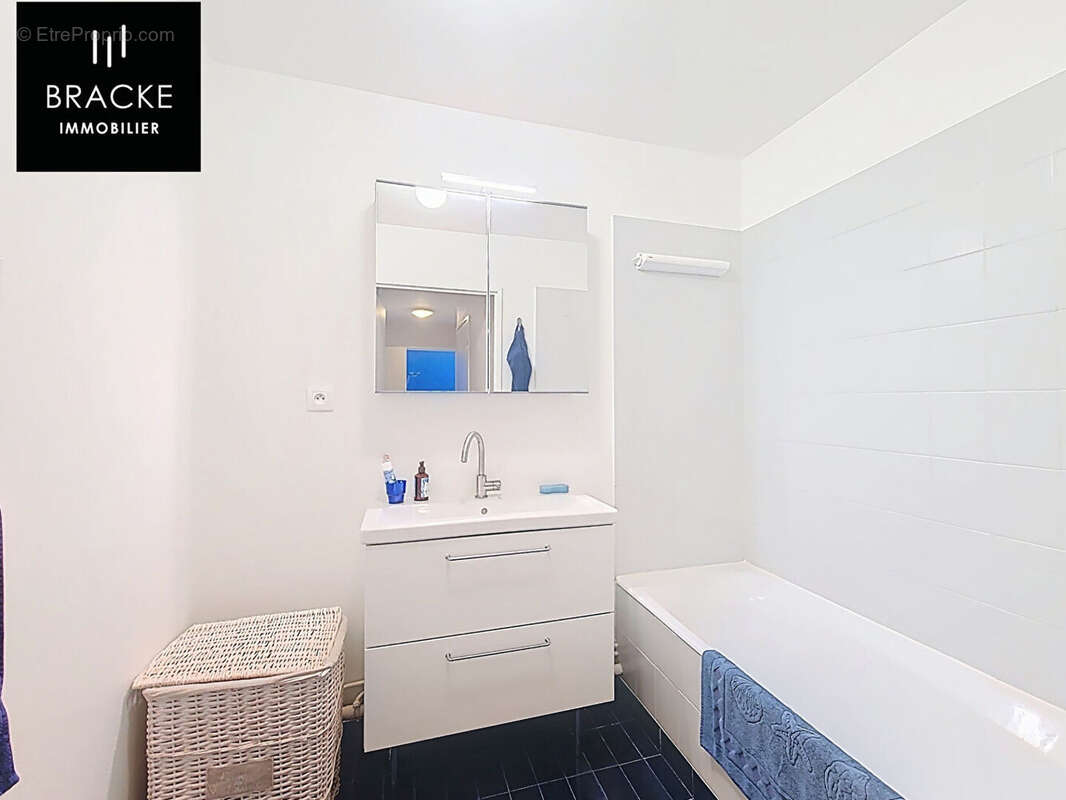 Appartement à COURBEVOIE