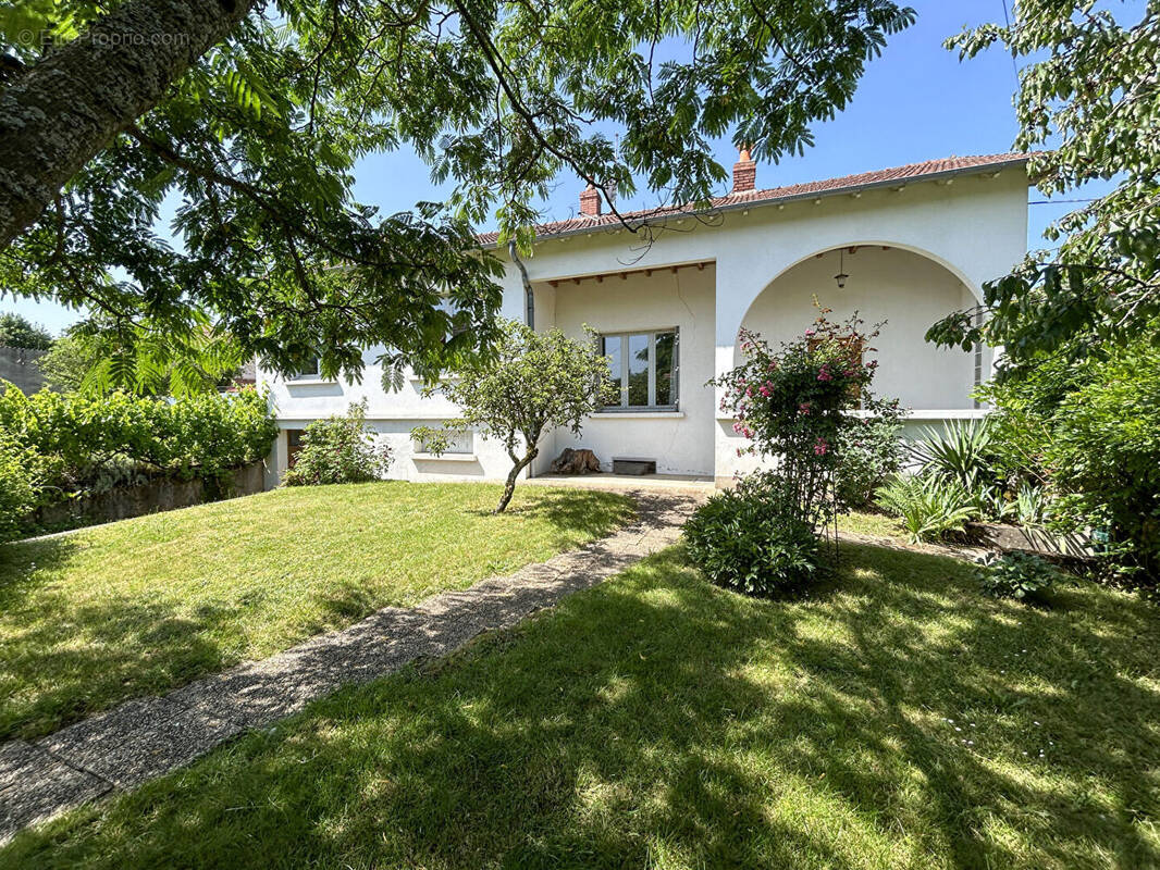Maison à NERIS-LES-BAINS