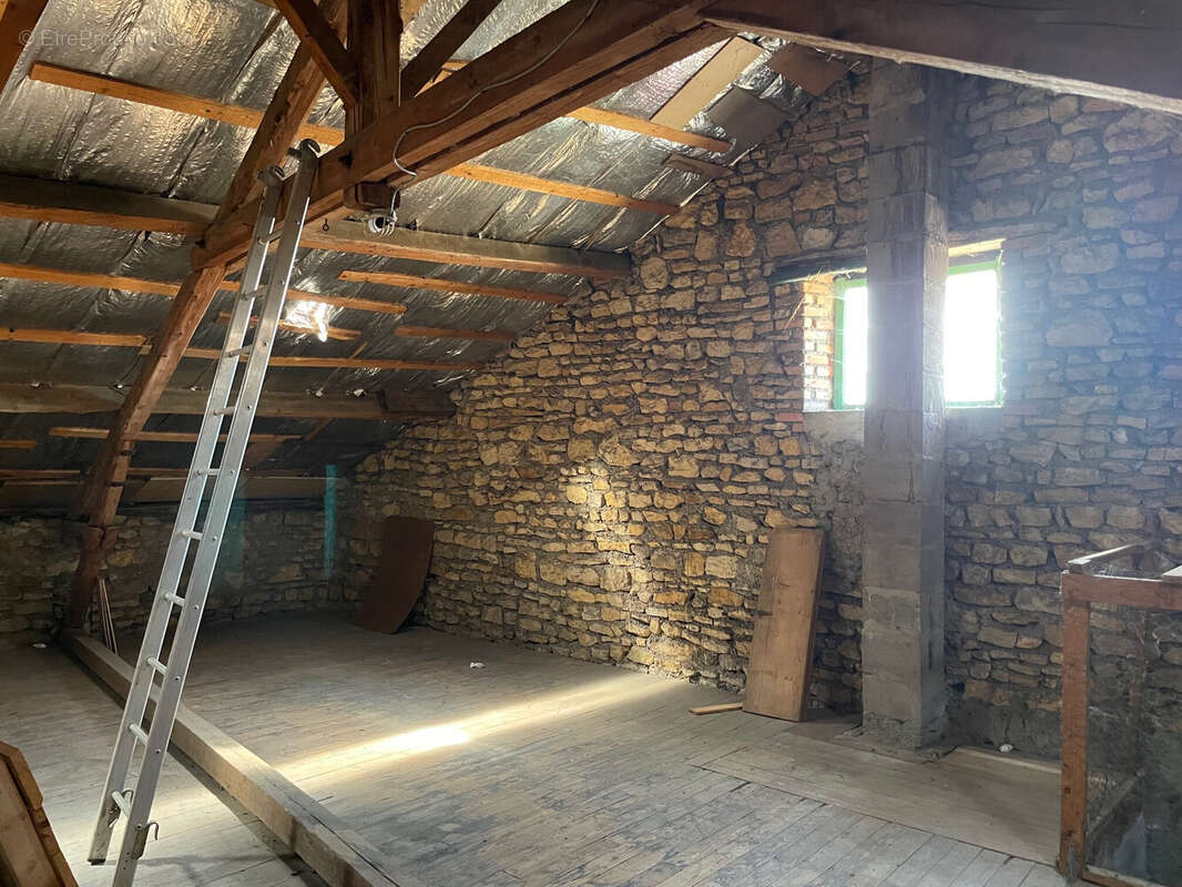 Maison à LA CLAYETTE