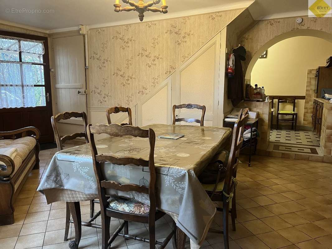 Maison à COUSSAY-LES-BOIS