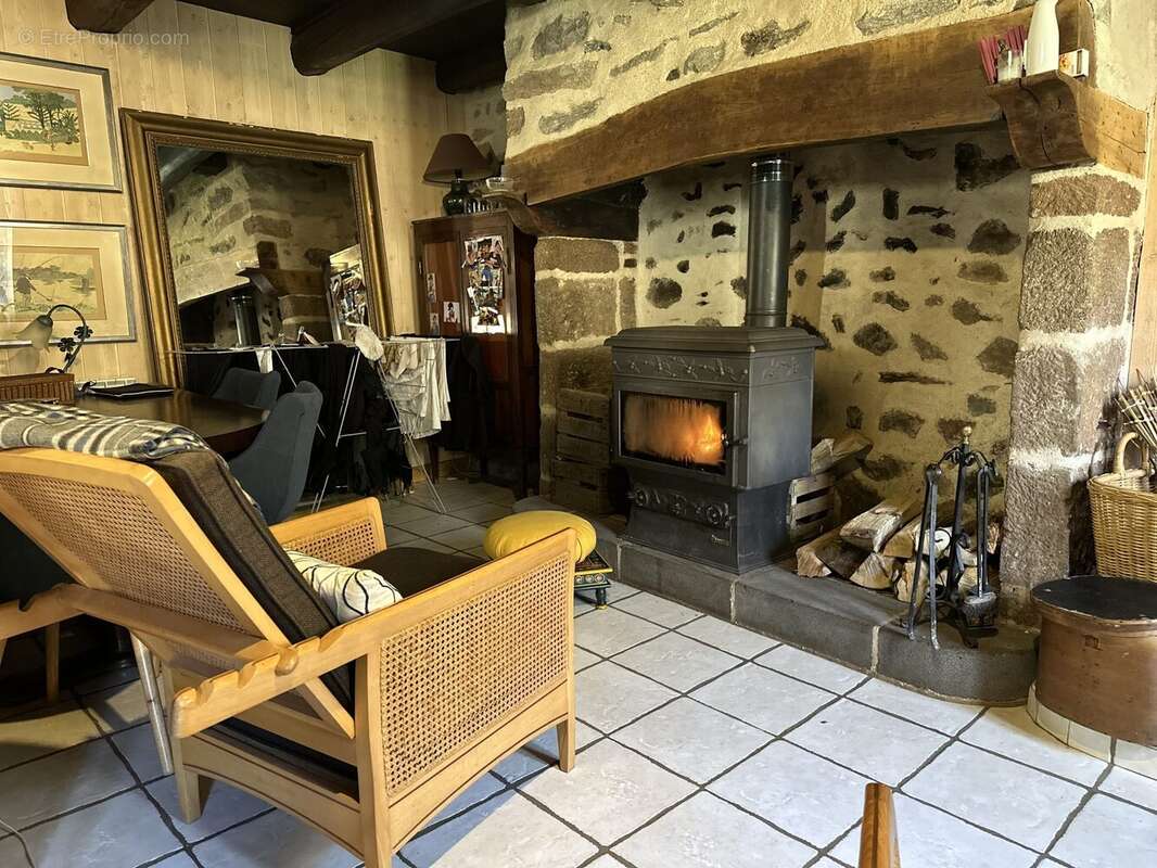 Maison à MOLOMPIZE