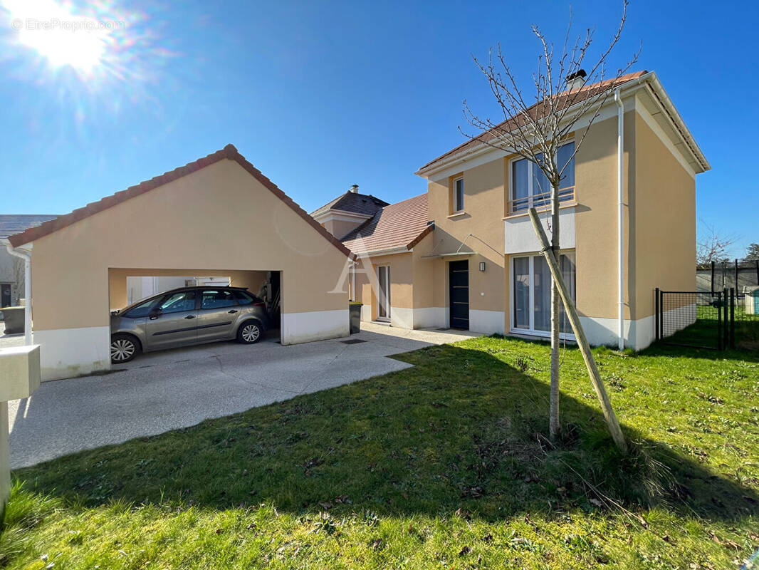 Maison à CHEVRY-COSSIGNY