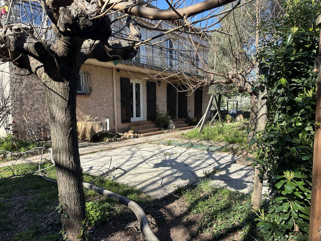 Appartement à SOLLIES-PONT