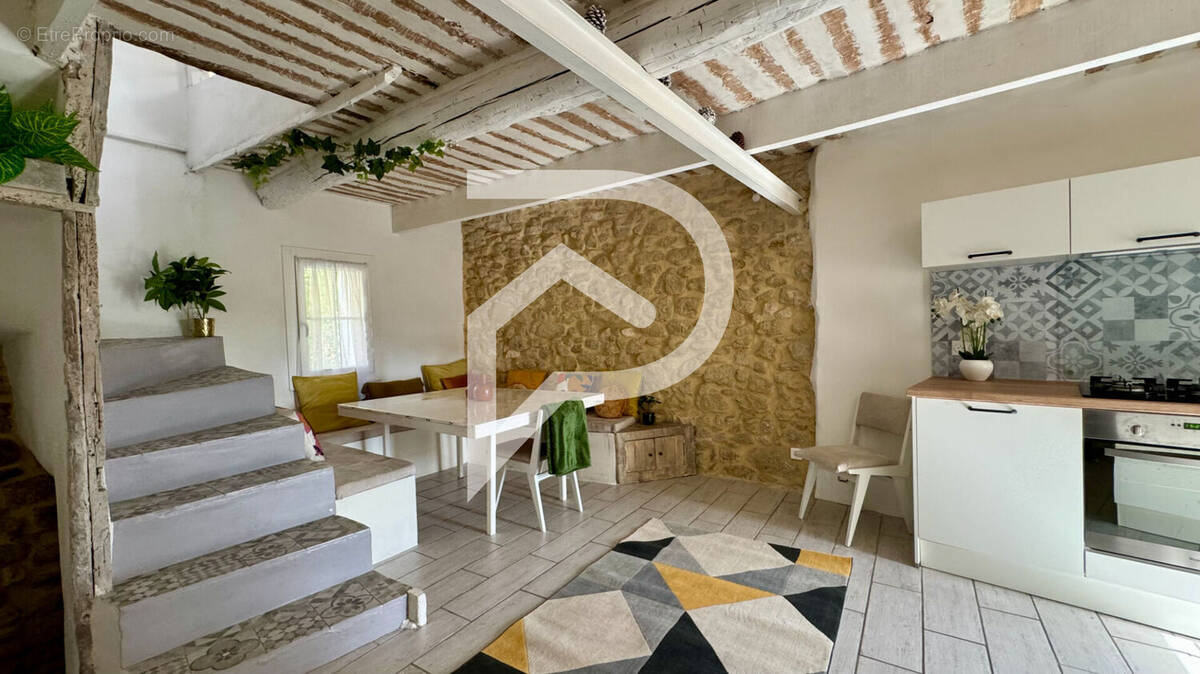 Maison à CADENET