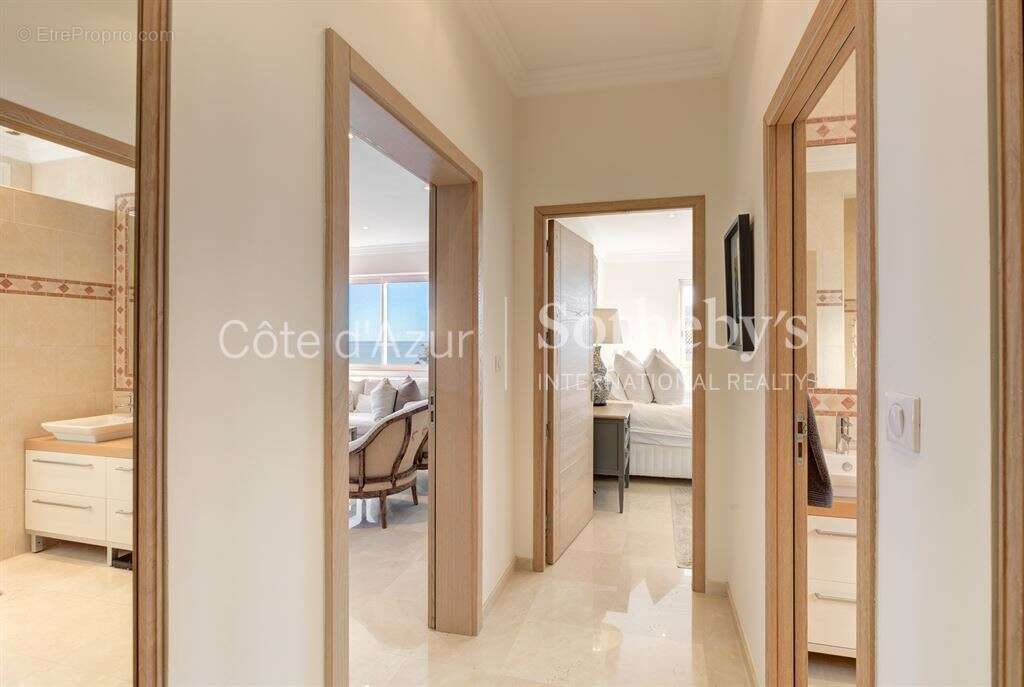 Appartement à MANDELIEU-LA-NAPOULE