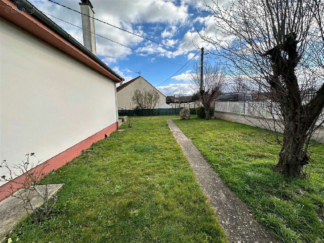 Maison à SAINT-LUBIN-DES-JONCHERETS