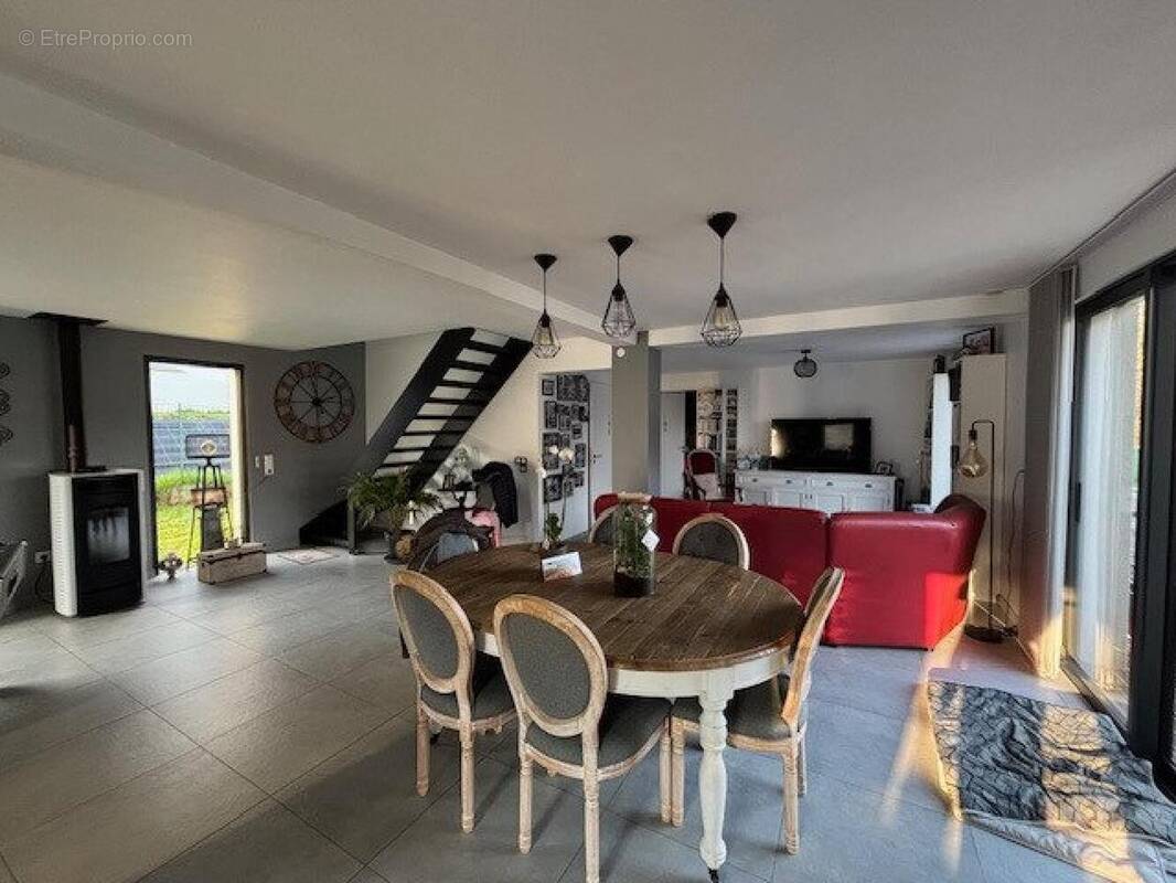 Photo 1 - Maison à NAZELLES-NEGRON