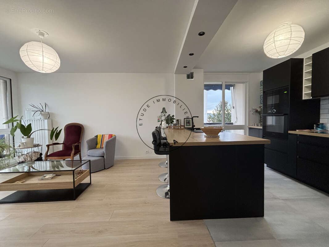 Appartement à SAINT-GENIS-LAVAL