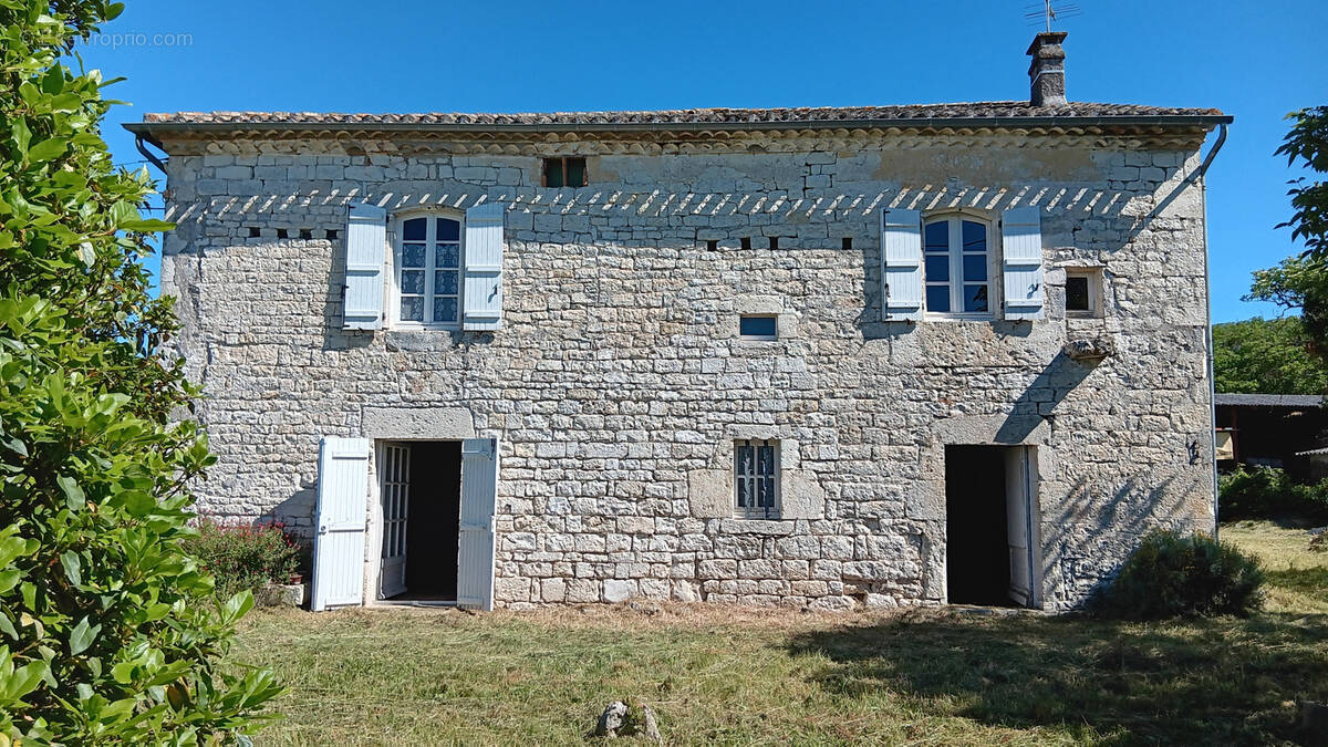 Maison à MONTAIGU-DE-QUERCY