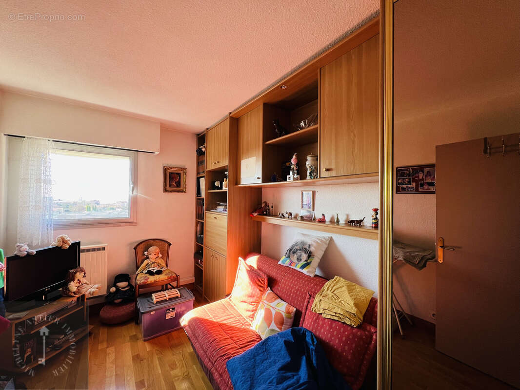 Appartement à SAINT-LAURENT-DU-VAR