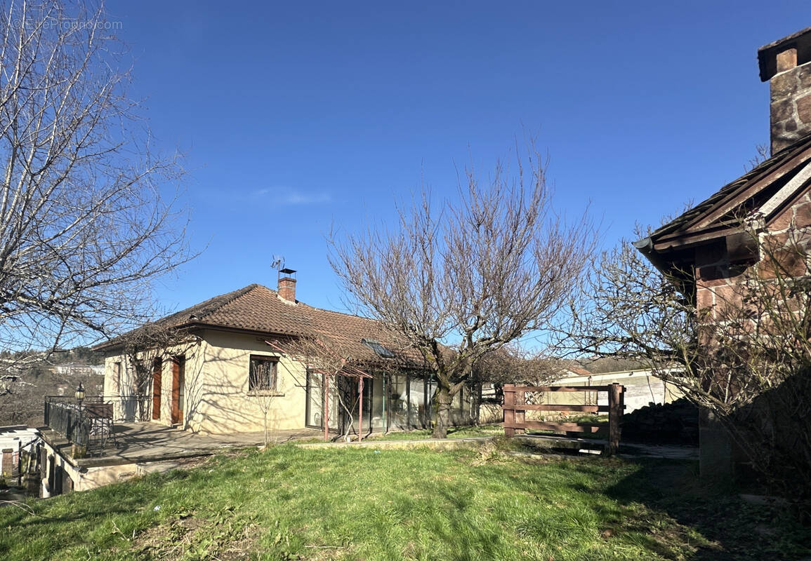Maison à DECAZEVILLE