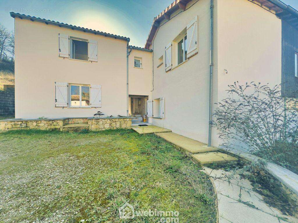 Maison de 171 m2, sans travaux, avec jardin de 2622 m2. - Maison à CELLE-LEVESCAULT
