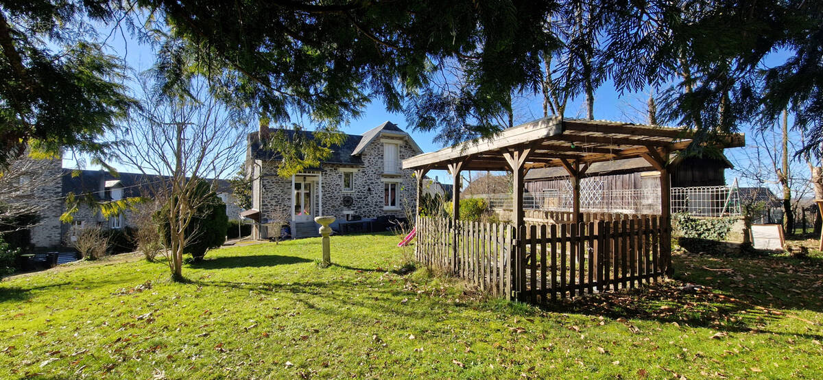 Maison à LUBERSAC