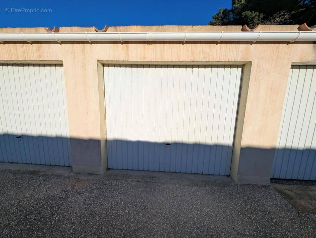 Parking à CANET-EN-ROUSSILLON