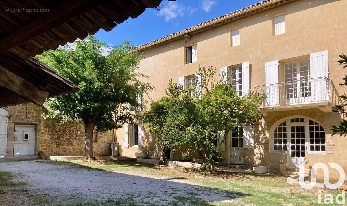 Photo 2 - Maison à LAUDUN-L&#039;ARDOISE