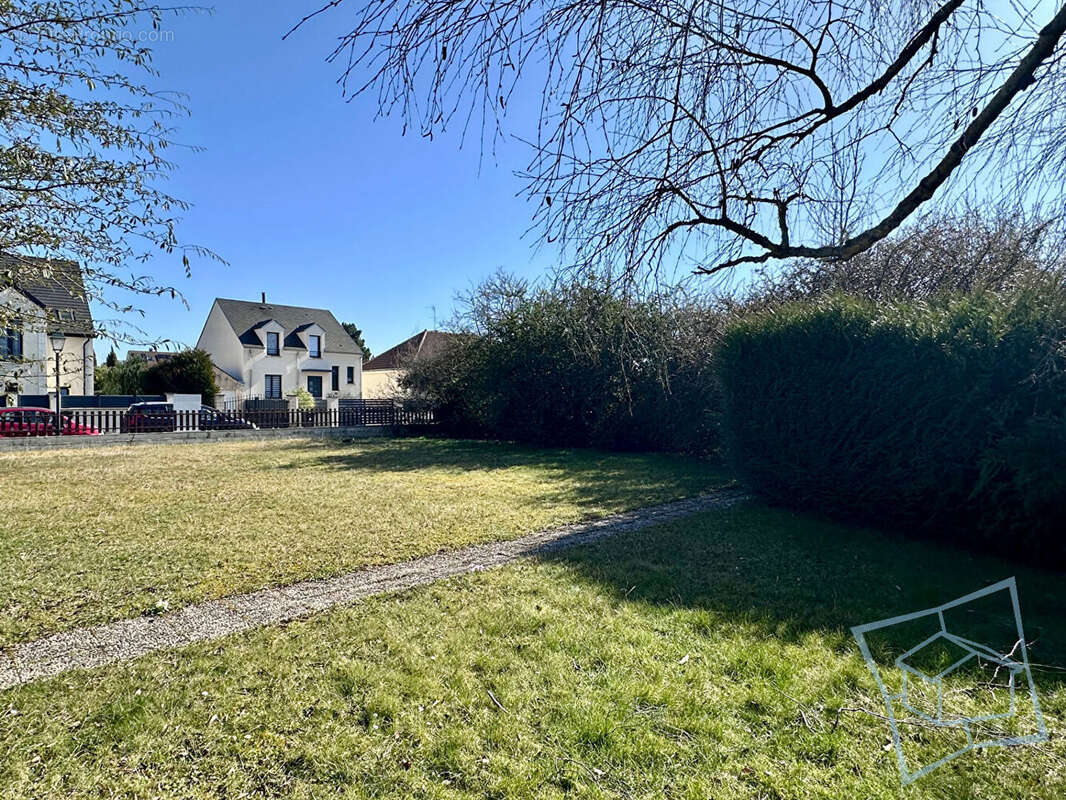 Terrain à SAINT-REMY-LES-CHEVREUSE