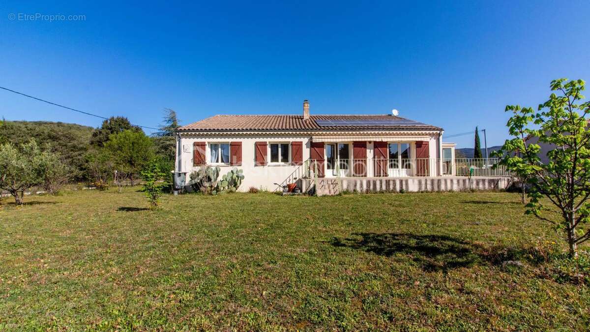 Maison à SAINT-MONTAN
