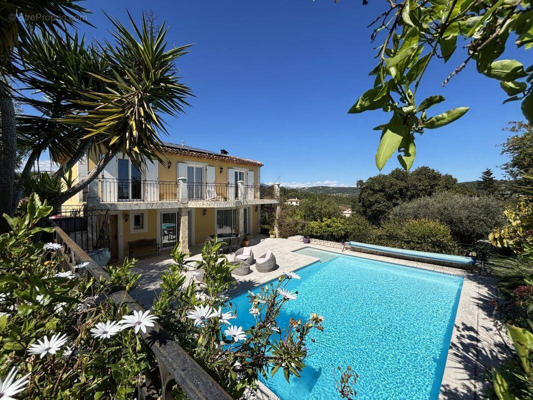 Maison à LA ROQUETTE-SUR-SIAGNE